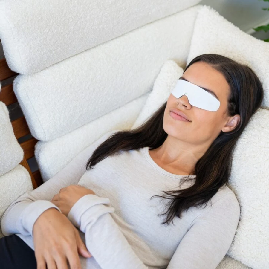 Rescue self cooling hydrogel cold compress model wearing mask