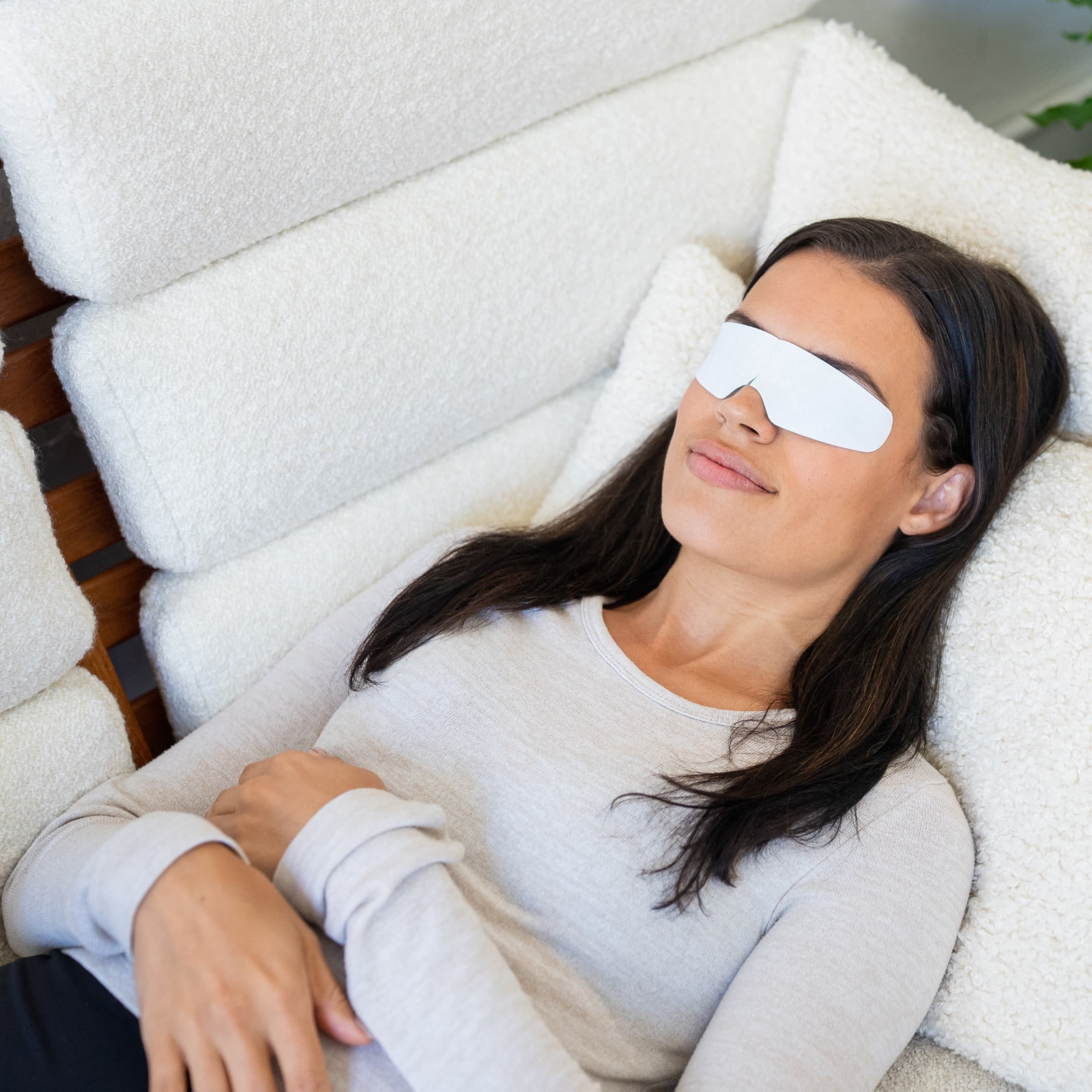 Rescue self cooling hydrogel cold compress model wearing mask