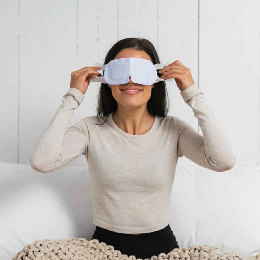 Rest Self Heating Warm Compresses Model Putting on Mask